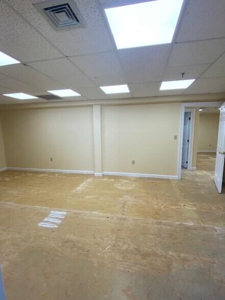 More Photos Of 2-18 Vinal Sq, Chelmsford Office For Sale