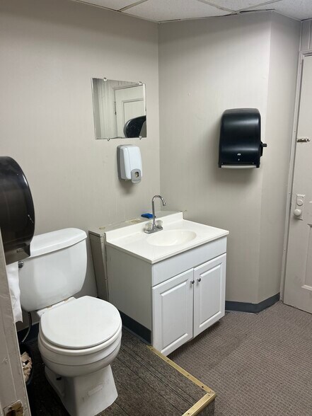 More Photos Of 308 N 4th St, Lafayette Storefront Retail Residential For Lease