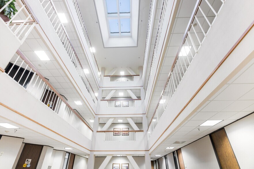 More Photos Of 3100 S Gessner Rd, Houston Office For Lease