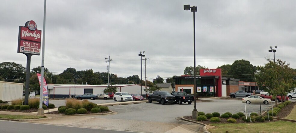 More Photos Of 1401 Woodward Ave, Muscle Shoals Fast Food For Sale