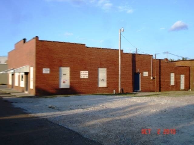 More Photos Of 202 S Railroad St, Union City Freestanding For Sale