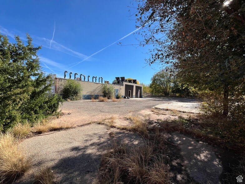 More Photos Of 588 Kane Creek Blvd, Moab General Retail For Sale