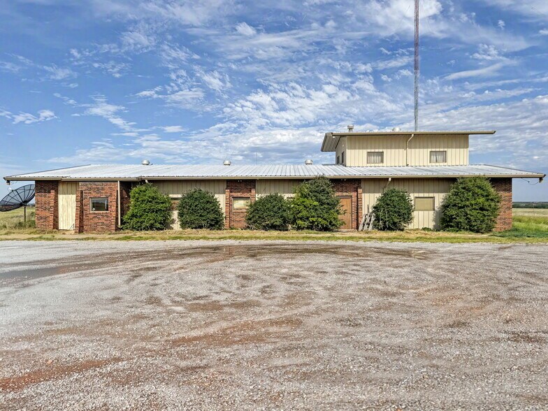 More Photos Of 1515 N Broadway, Hobart Industrial For Sale