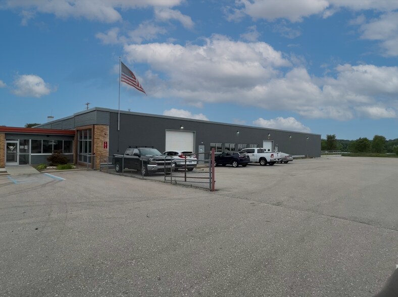 More Photos Of 5311 Plainfield Ave NE, Grand Rapids Manufacturing For Lease