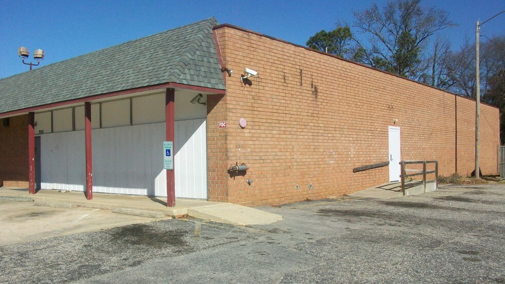 More Photos Of 952 Bragg Blvd, Fayetteville Flex For Sale