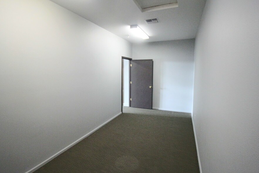 More Photos Of 56835 Venture Ln, Sunriver Office For Lease