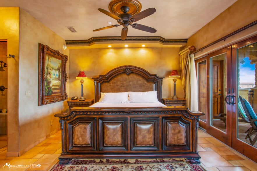 More Photos Of 935 Beachview Dr, Saint Simons Island Hotel For Sale