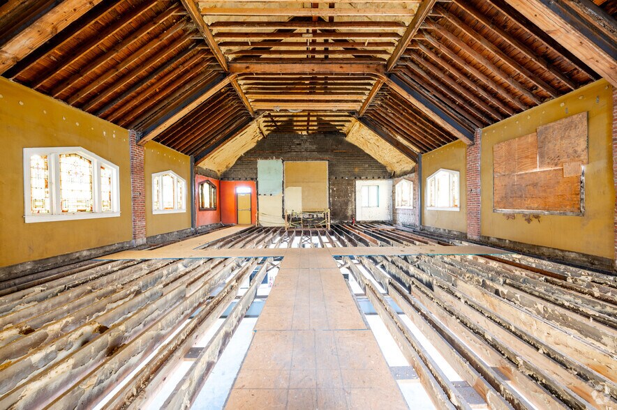 More Photos Of 1001 Hosbrook St, Indianapolis Religious Facility For Sale