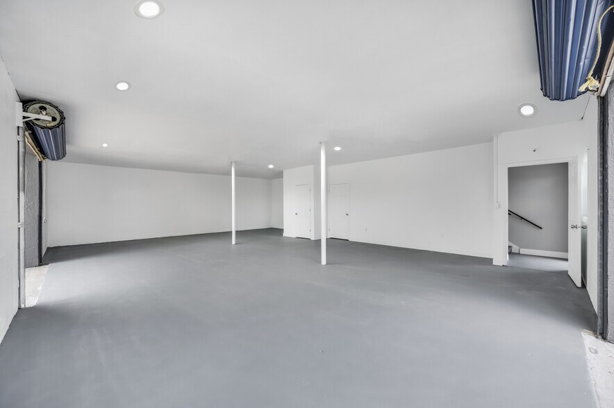 More Photos Of 12950 58th St N, Clearwater Manufacturing For Lease