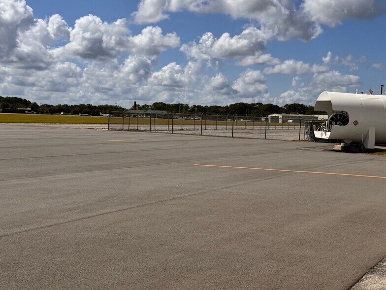 More Photos Of 1997 Industrial Dr, Deland Airplane Hangar For Sale
