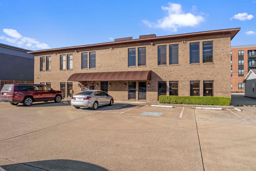 More Photos Of 1312 E 14th St, Plano Office For Sale