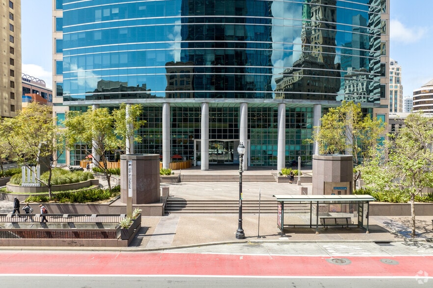 More Photos Of 1111 Broadway, Oakland Office For Lease