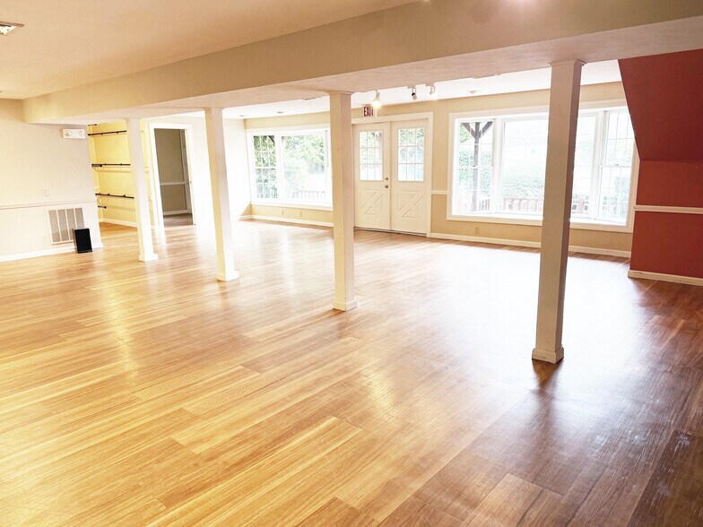 More Photos Of 450 Main St, Chatham Storefront Retail Residential For Lease