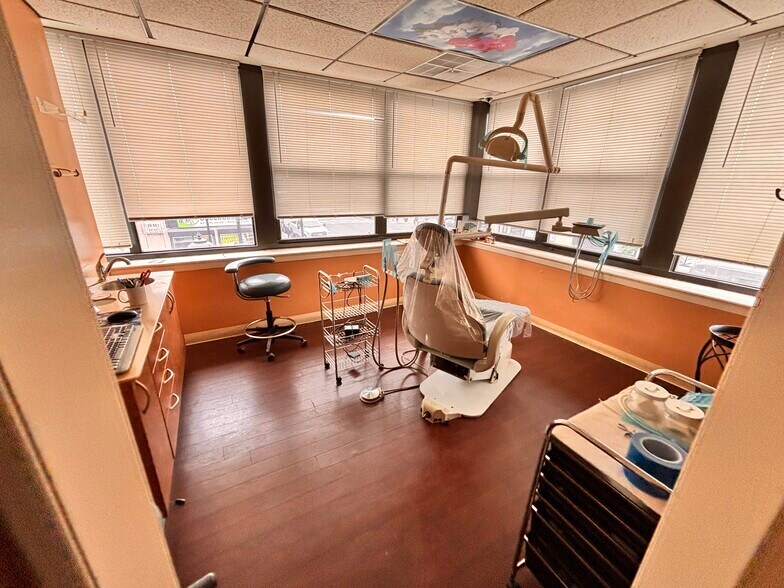 More Photos Of 4900-4902 Bergenline Ave, Union City Storefront Retail Office For Lease