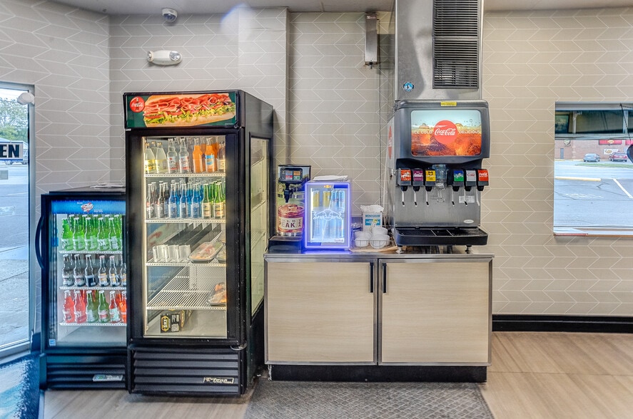 More Photos Of 109 S Park St, Sesser Fast Food For Sale