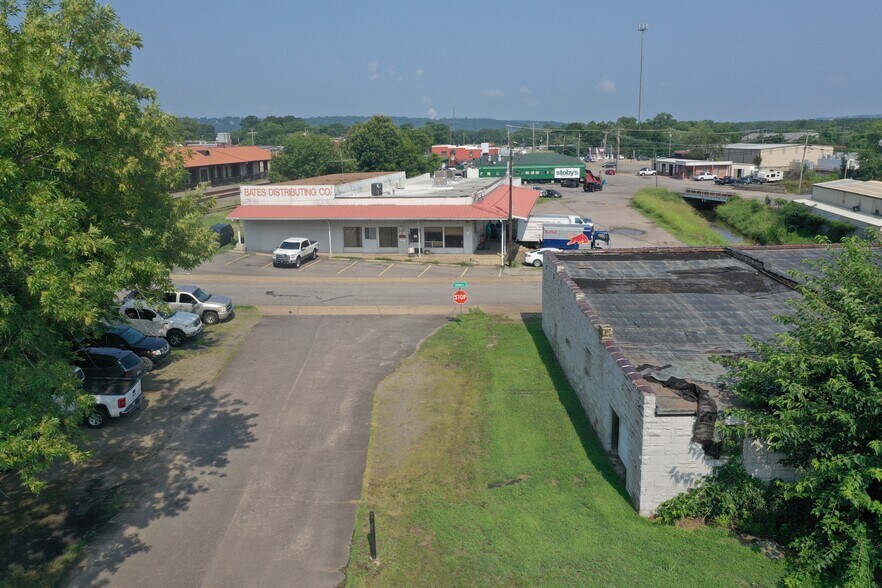 More Photos Of 301 N Commerce Ave, Russellville Warehouse For Sale