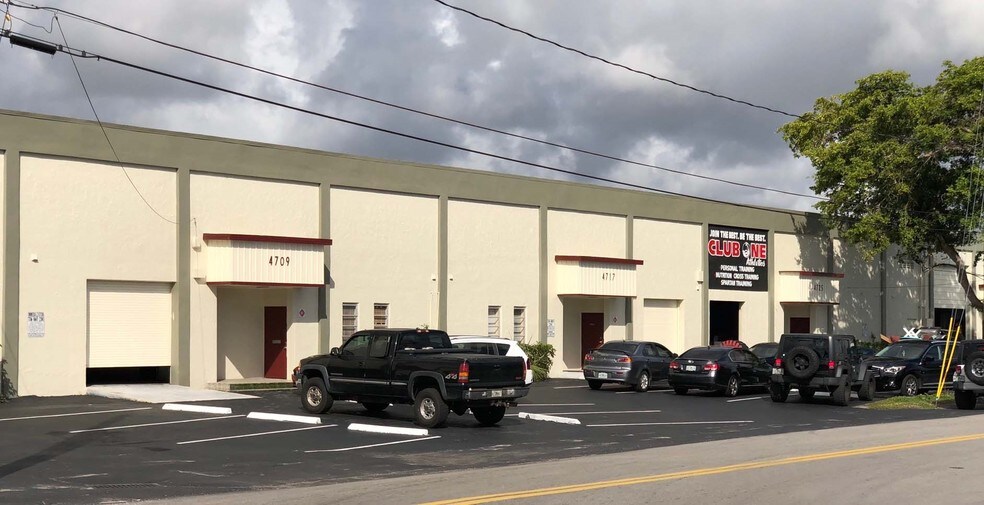 More Photos Of 4701-4755 NE 12th Ave, Oakland Park Warehouse For Lease