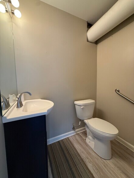 More Photos Of 1909 Quindaro Blvd, Kansas City Storefront Retail Office For Lease
