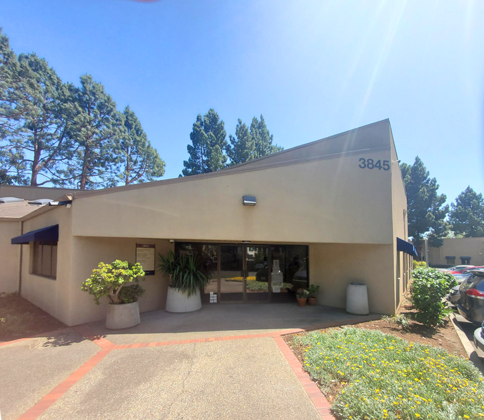 Primary Photo Of 3845-3885 Beacon Ave, Fremont Medical For Lease