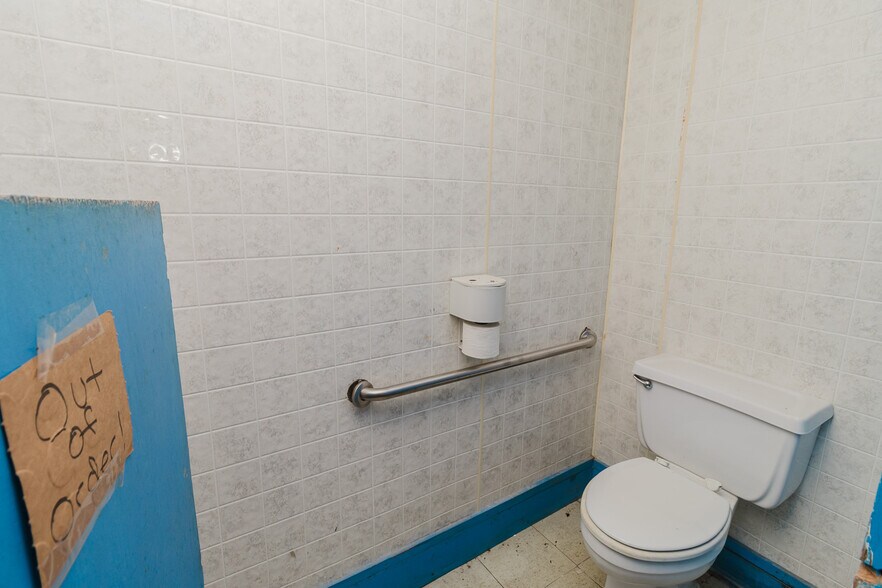 More Photos Of 1015 S Meridian Ave, Wichita Auto Repair For Sale