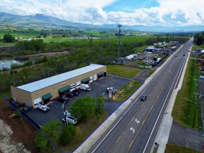 More Photos Of 1007 S Pacific Hwy, Talent Flex For Lease