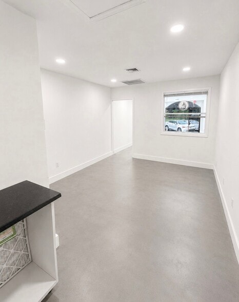 More Photos Of 29 S J St, Lake Worth Office For Lease