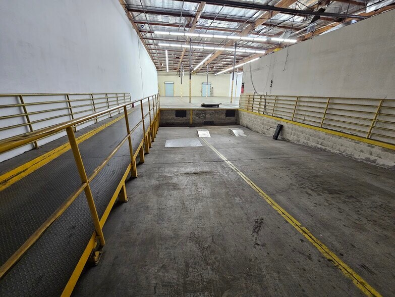 More Photos Of 4121 S Alameda St, Los Angeles Warehouse For Lease