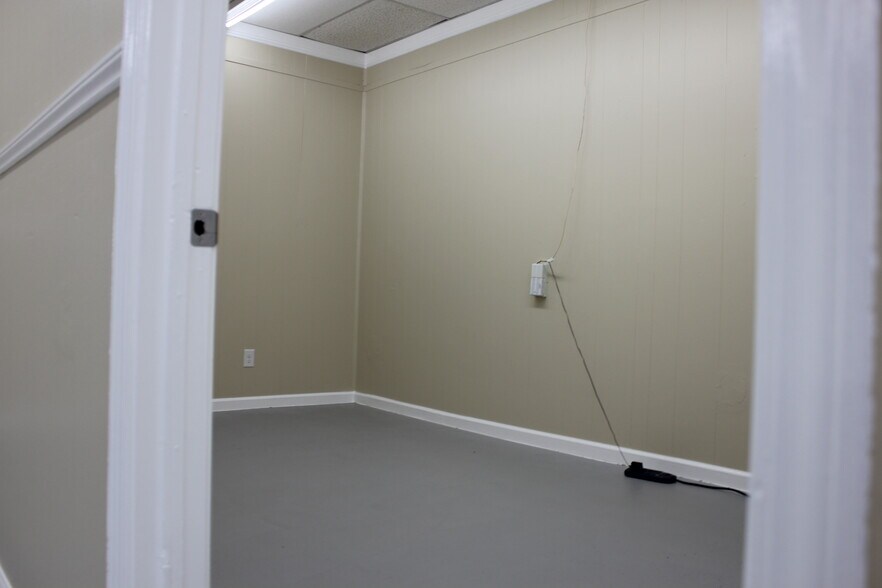 More Photos Of 2914 Gibbon Rd, Charlotte Freestanding For Lease