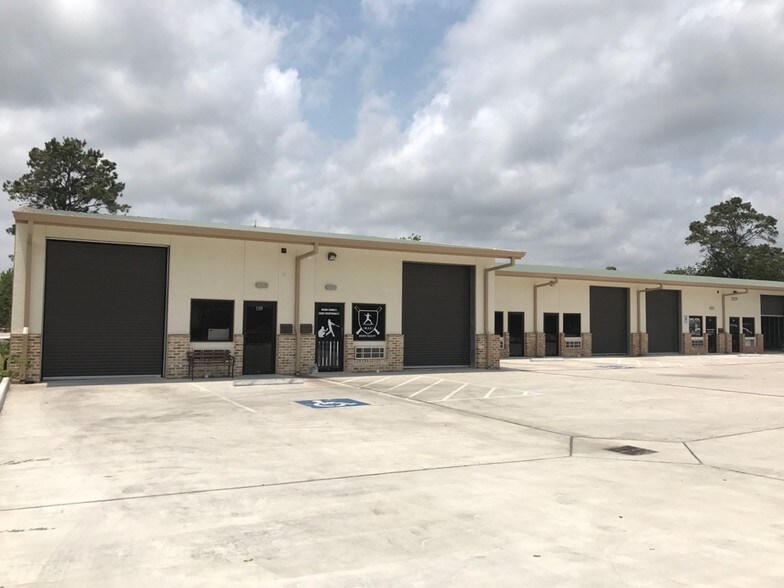More Photos Of 5929 Bardet St, Pearland Warehouse For Lease