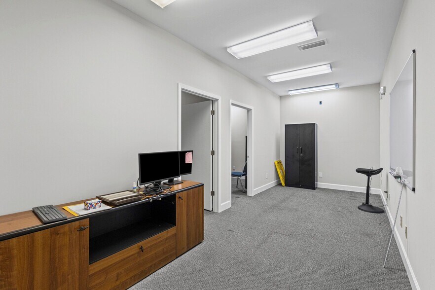 More Photos Of 3512 Godwin Ct, Mobile Medical For Sale