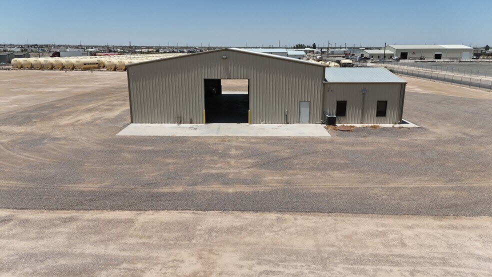More Photos Of 1389 Oil Mil Rd, Pecos Warehouse For Lease