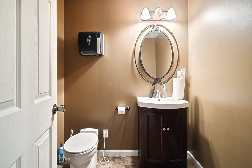 More Photos Of 134 Baltimore St, Hanover Flex For Lease