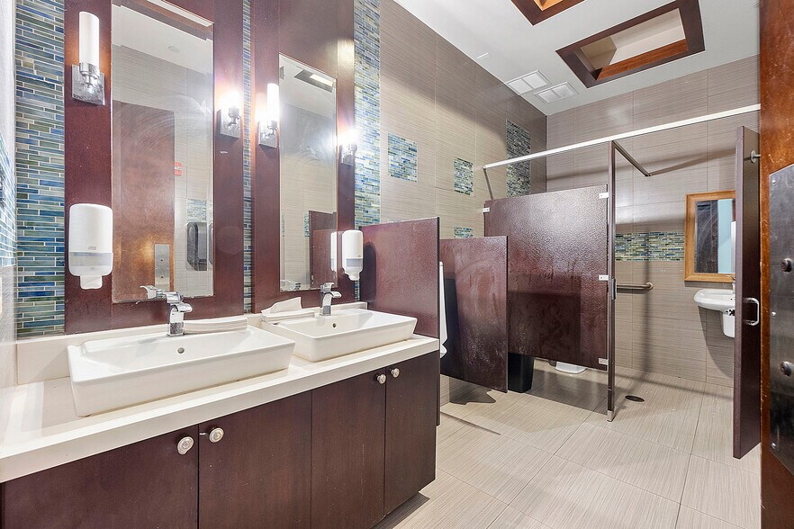 More Photos Of 401 W Atlantic Ave, Delray Beach Storefront Retail Office For Lease