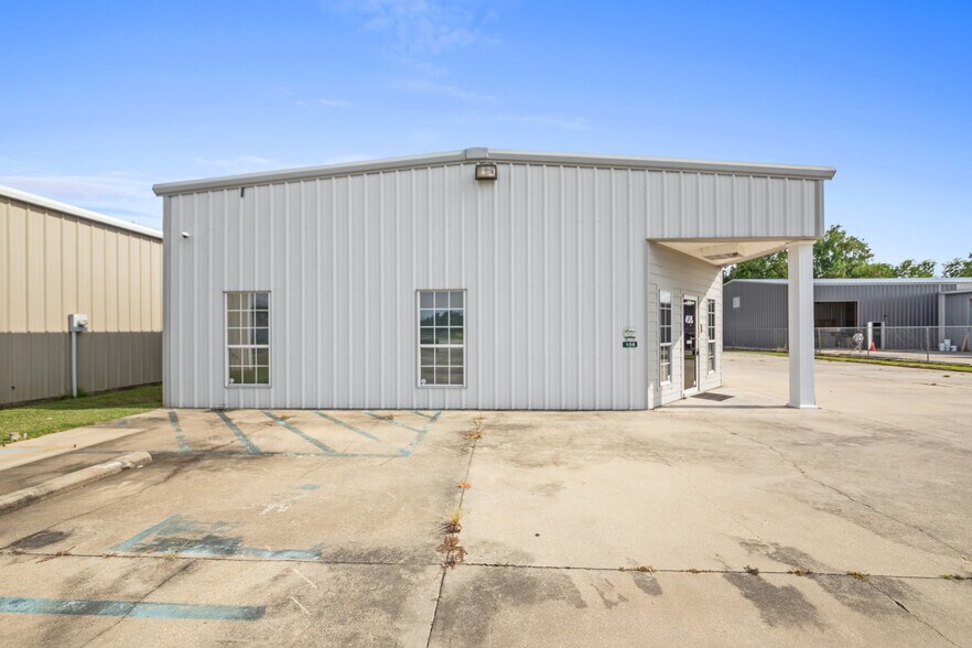 More Photos Of 106 Abigayles Row, Scott Warehouse For Sale