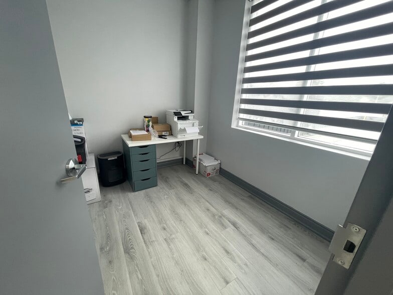 More Photos Of 1241 Strasburg Rd, Kitchener Storefront Retail Office For Sale