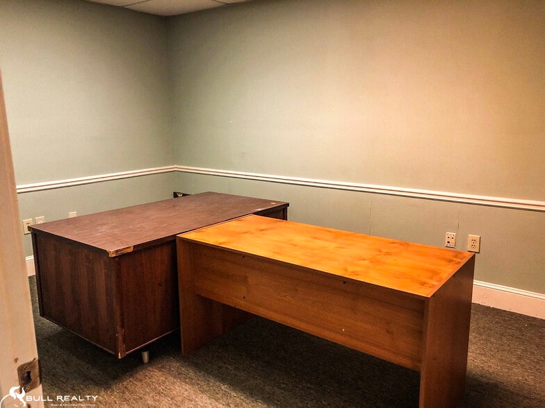 More Photos Of 7961 Hwy 92, Woodstock Medical For Lease