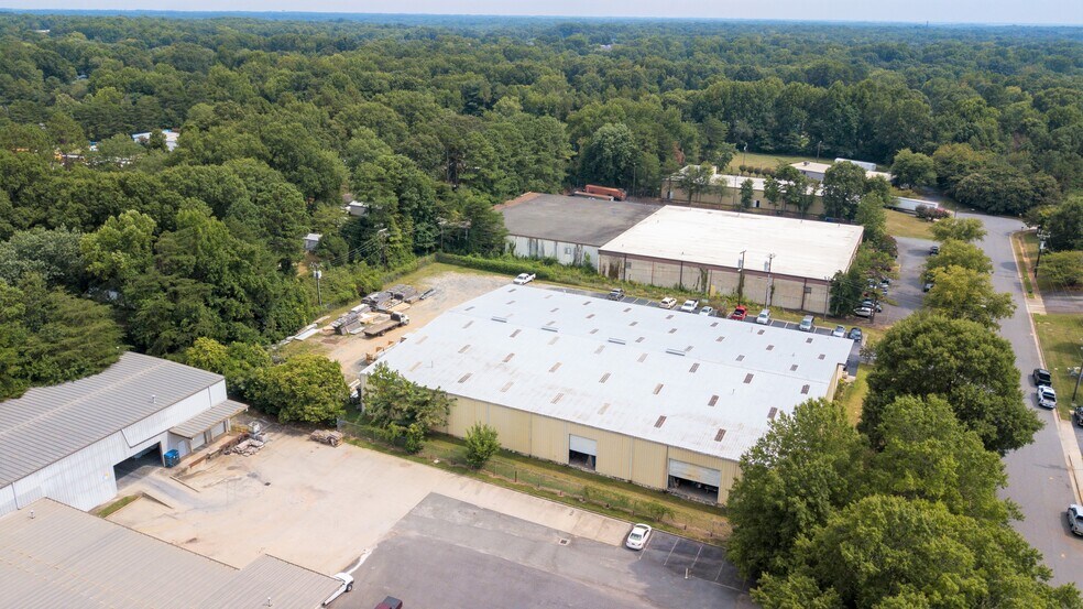 More Photos Of 1734 University Commercial Pl, Charlotte Warehouse For Lease