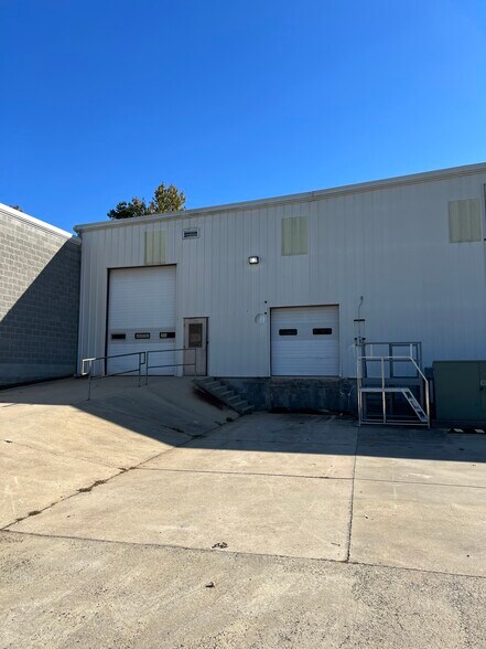 More Photos Of 128 Commercial Dr, Mooresville Warehouse For Lease