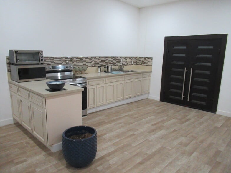 More Photos Of 1820 E Rosecrans Ave, Compton Storefront For Sale