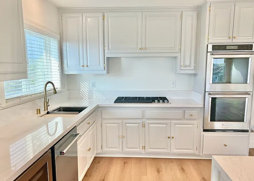 More Photos Of 301 Ocean Ave, Seal Beach Apartments For Sale
