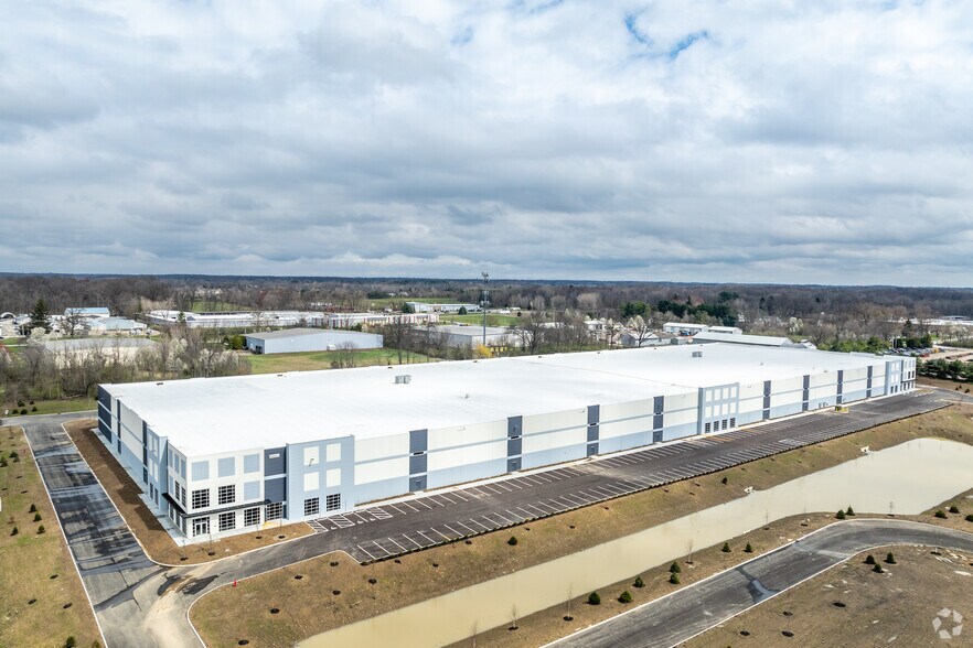 More Photos Of 1800 Deffenbaugh Ct, Columbus Distribution For Lease