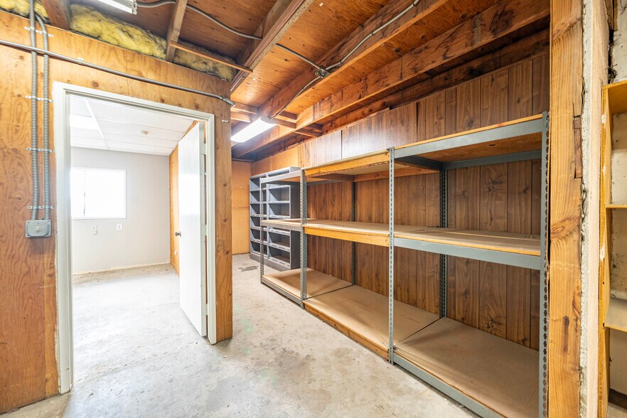 More Photos Of 5146 Maine Ave, Baldwin Park Flex For Lease