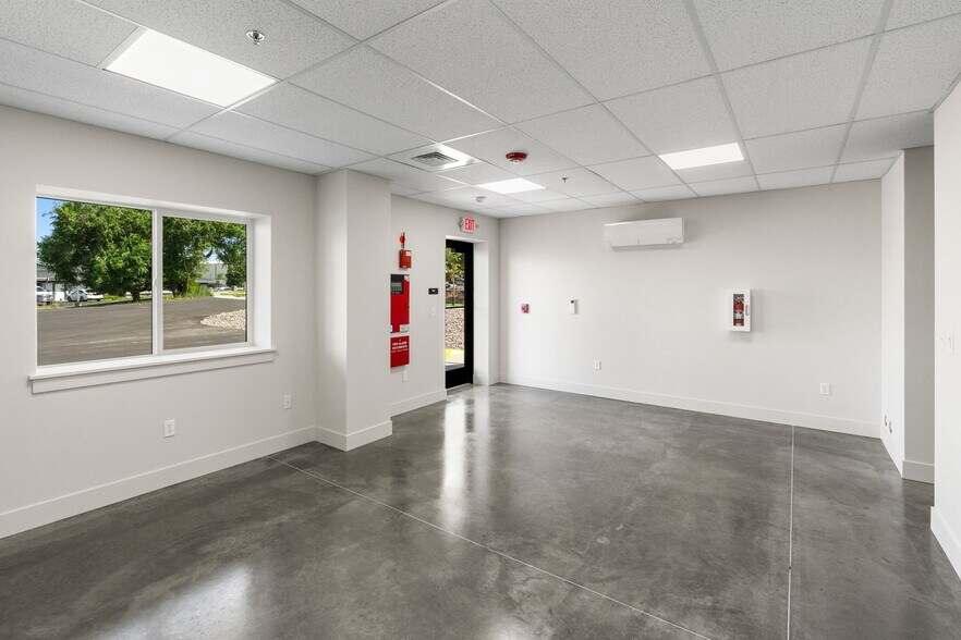 More Photos Of 880 Nicole st, Helena Distribution For Lease