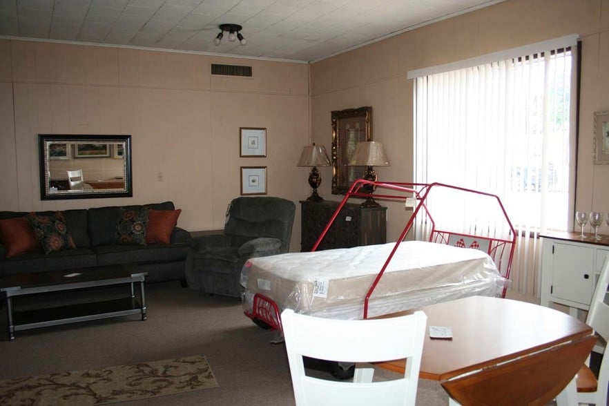 More Photos Of 217 W 6th St, Connersville Storefront For Sale