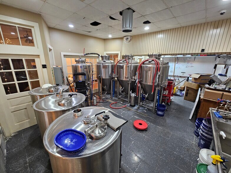 More Photos Of 124 Main St, Vincennes Office For Sale