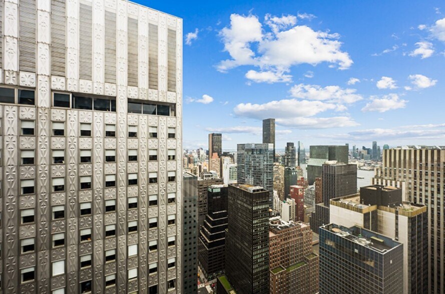 More Photos Of 622 Third Ave, New York Office For Lease