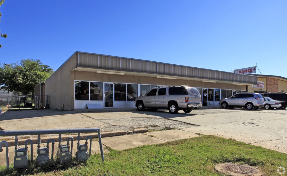 More Photos Of 3018-3030 Epperly Dr, Oklahoma City General Retail For Lease