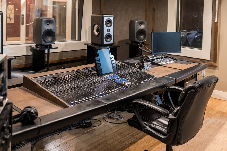 More Photos Of 2908 Epperly Dr, Del City Loft Creative Space For Sale