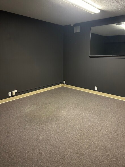 More Photos Of 2400 Miracle Ln, Mishawaka Office For Lease