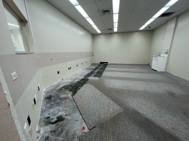 More Photos Of 301 Makaala St, Hilo Drugstore For Lease
